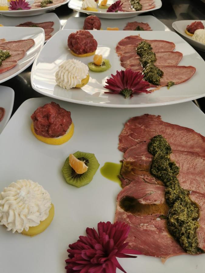 Albergo Ristorante Centro Vico Canavese Eksteriør bilde