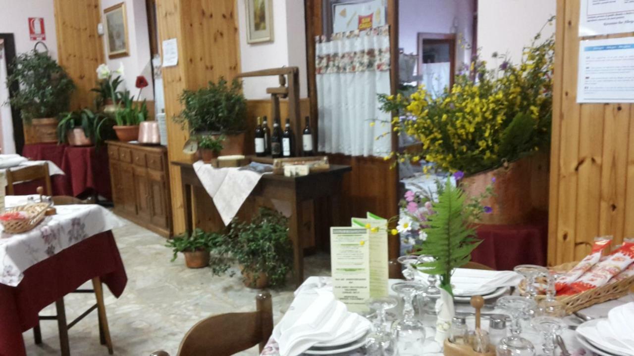 Albergo Ristorante Centro Vico Canavese Eksteriør bilde