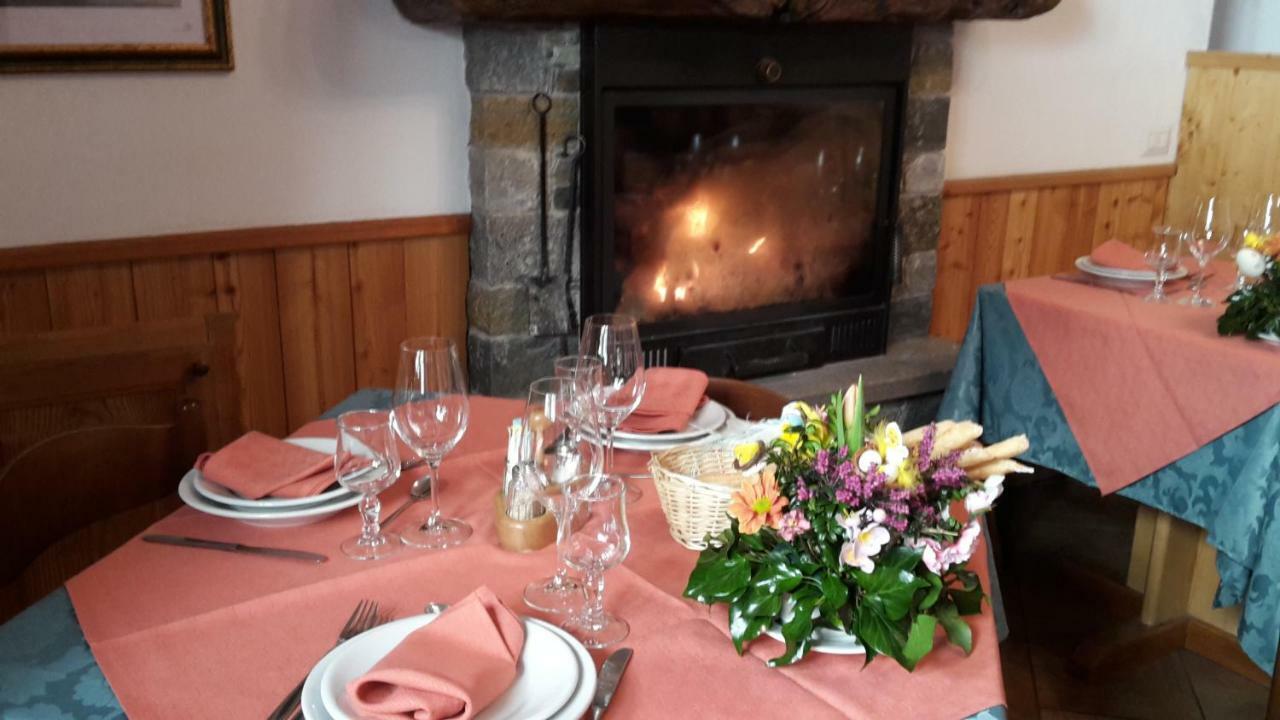 Albergo Ristorante Centro Vico Canavese Eksteriør bilde