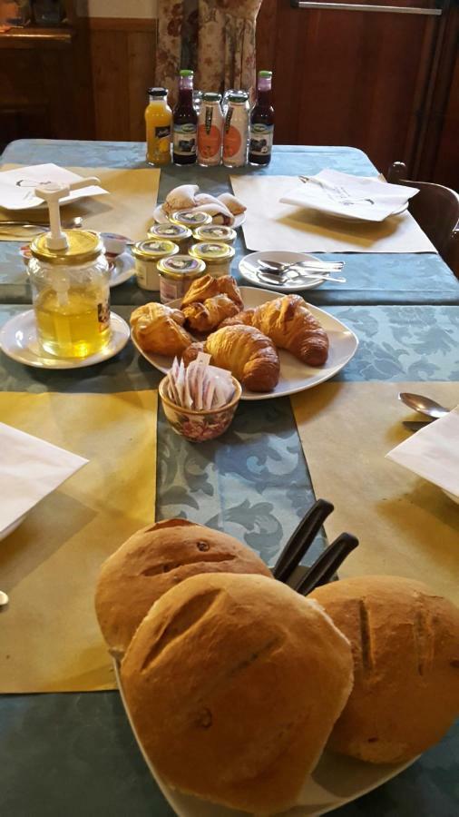 Albergo Ristorante Centro Vico Canavese Eksteriør bilde