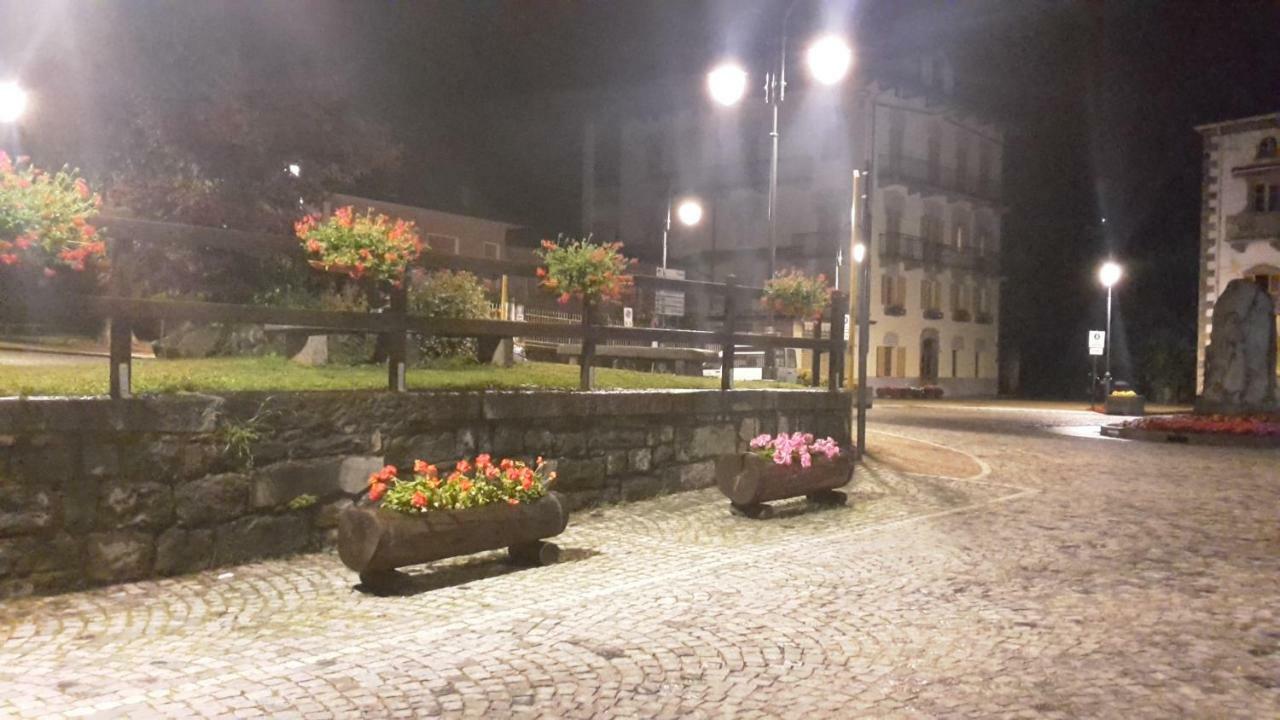 Albergo Ristorante Centro Vico Canavese Eksteriør bilde