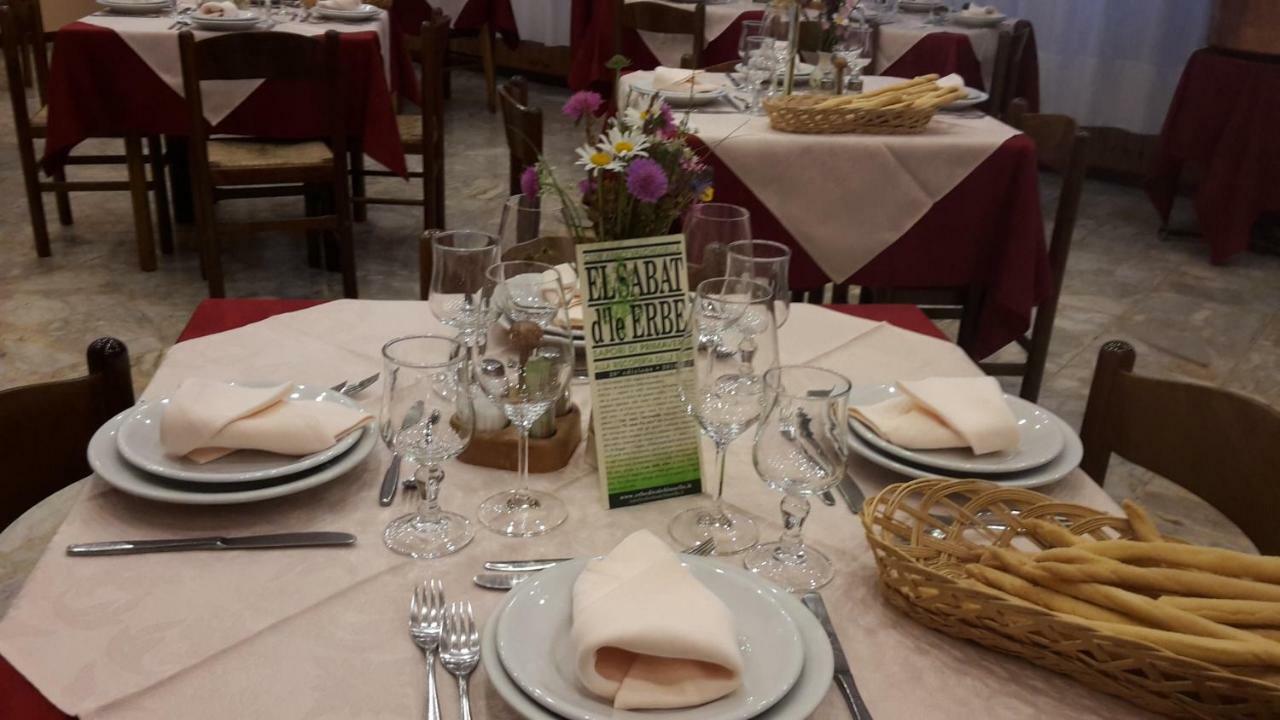 Albergo Ristorante Centro Vico Canavese Eksteriør bilde
