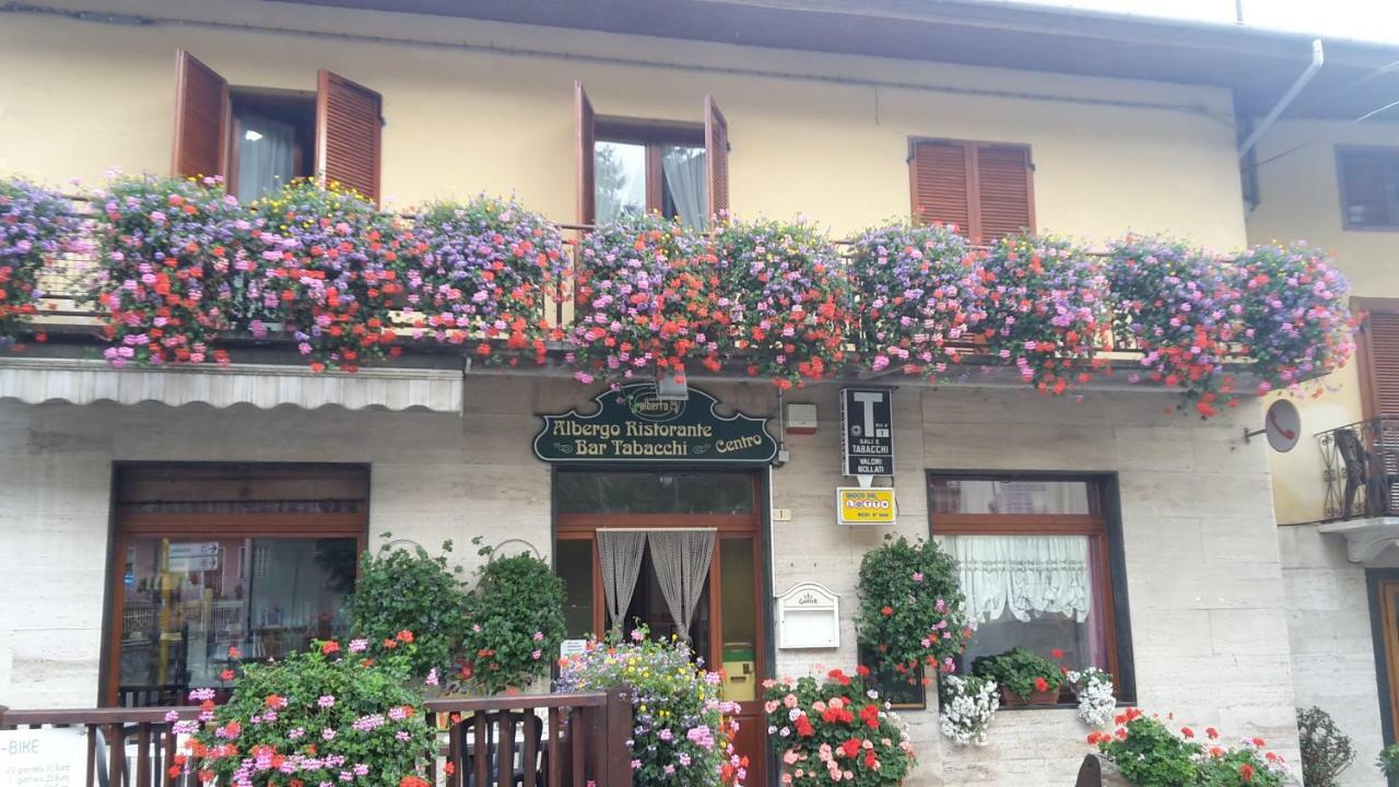 Albergo Ristorante Centro Vico Canavese Eksteriør bilde